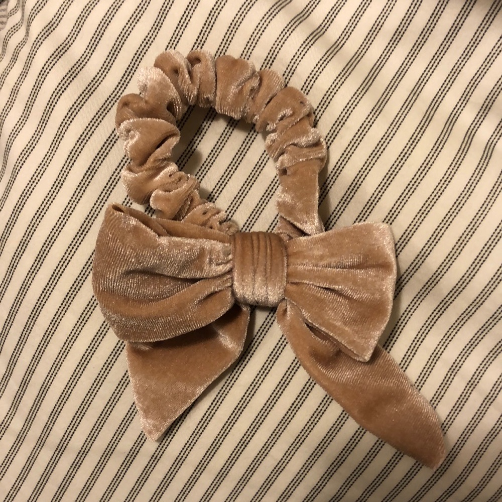Jamie Kay scrunchie